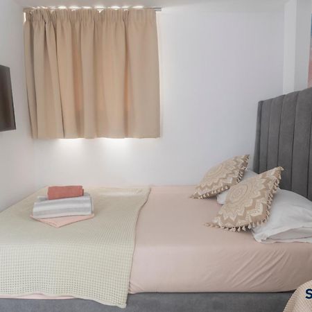 Explore Greece From Cozy City Centre Apartment Chalkís Exteriör bild