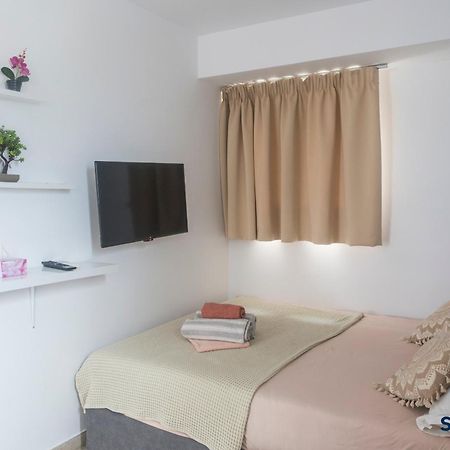 Explore Greece From Cozy City Centre Apartment Chalkís Exteriör bild