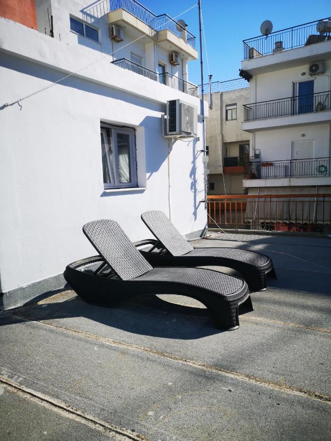 Explore Greece From Cozy City Centre Apartment Chalkís Exteriör bild